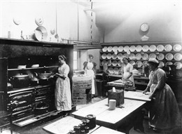 Photo:Cookery Class, St. Marylebone Charity School c.1900